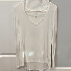 American Eagle Outfitters Cream Long Sleeve V-Neck Tee